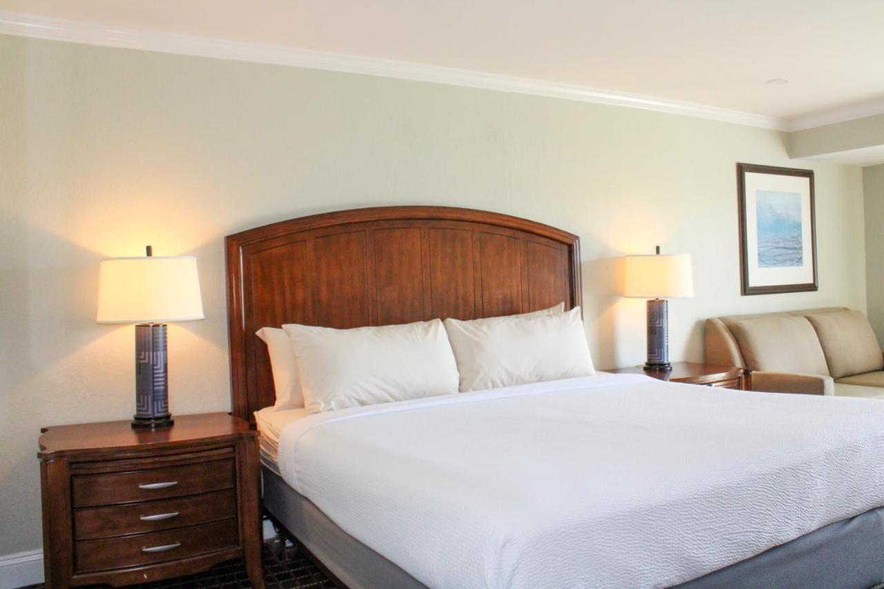 Cape Cod Irish Village - The Emerald Hotel Barnstable